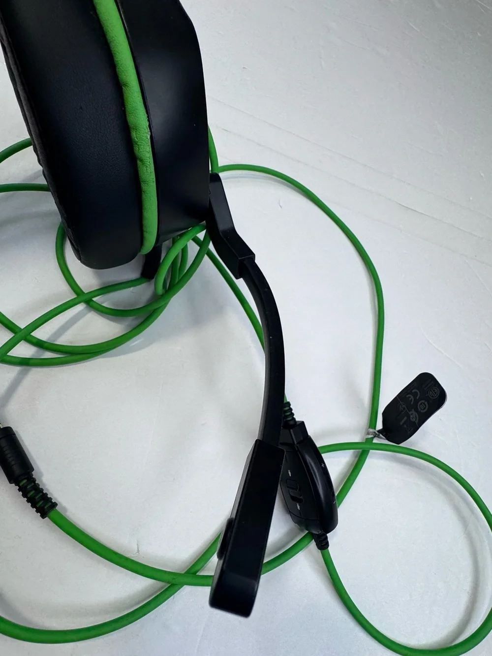 HP Wired Over-Ear Headphones Padded Black/Green 3.5mm Audio Jack Adjustable